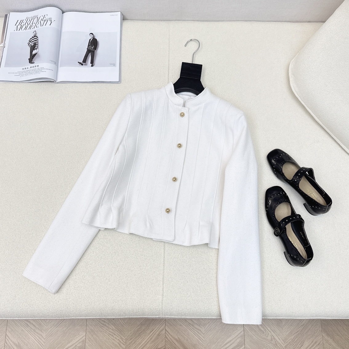 特价🉐️ ❗️现货齐码❗️不退不换❗️爆单款推荐 CD ————秋冬最新款荷叶边下摆纯色小外套 🖤简约大