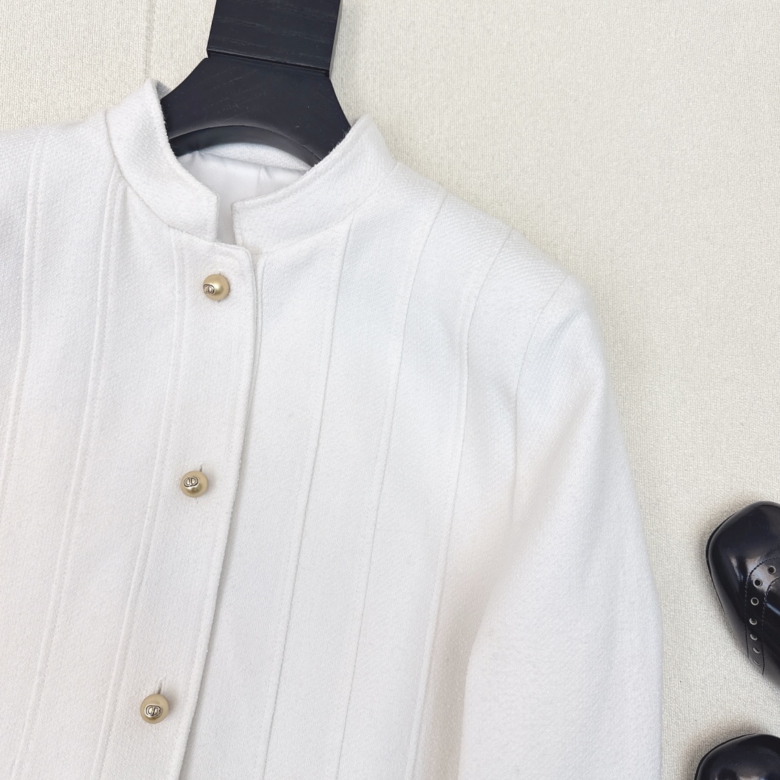 特价🉐️ ❗️现货齐码❗️不退不换❗️爆单款推荐 CD ————秋冬最新款荷叶边下摆纯色小外套 🖤简约大