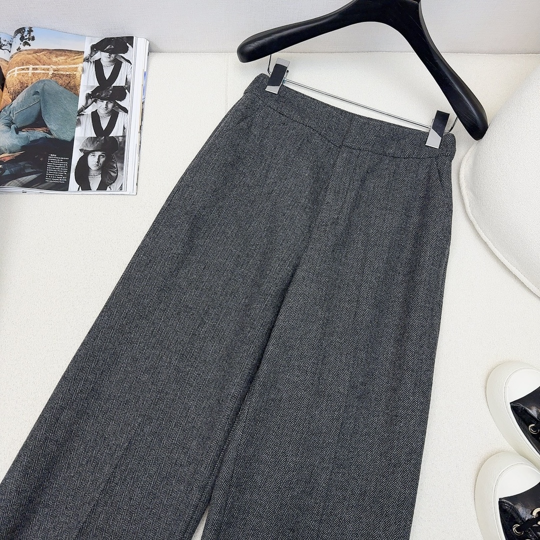 特价🉐️ ❗️现货齐码❗️不退不换❗️通勤套装 Max ———秋冬最新款时髦人字纹套装🖤绑带装饰西装外套