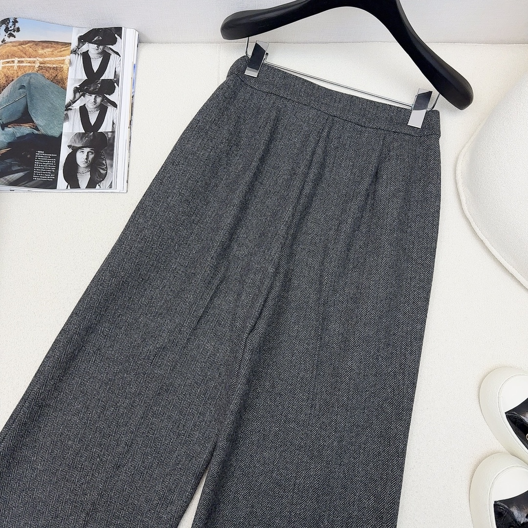 特价🉐️ ❗️现货齐码❗️不退不换❗️通勤套装 Max ———秋冬最新款时髦人字纹套装🖤绑带装饰西装外套