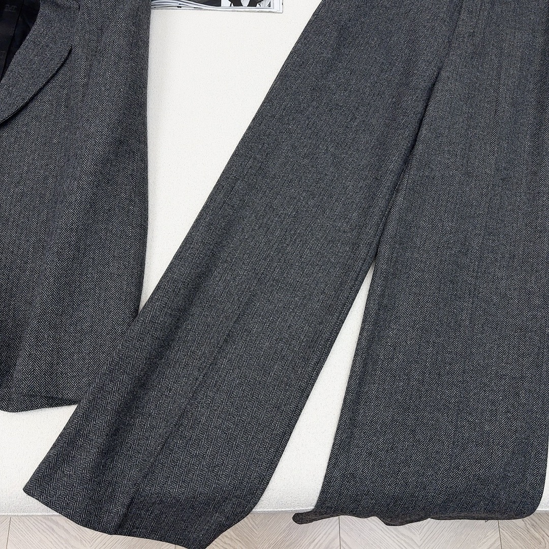 特价🉐️ ❗️现货齐码❗️不退不换❗️通勤套装 Max ———秋冬最新款时髦人字纹套装🖤绑带装饰西装外套