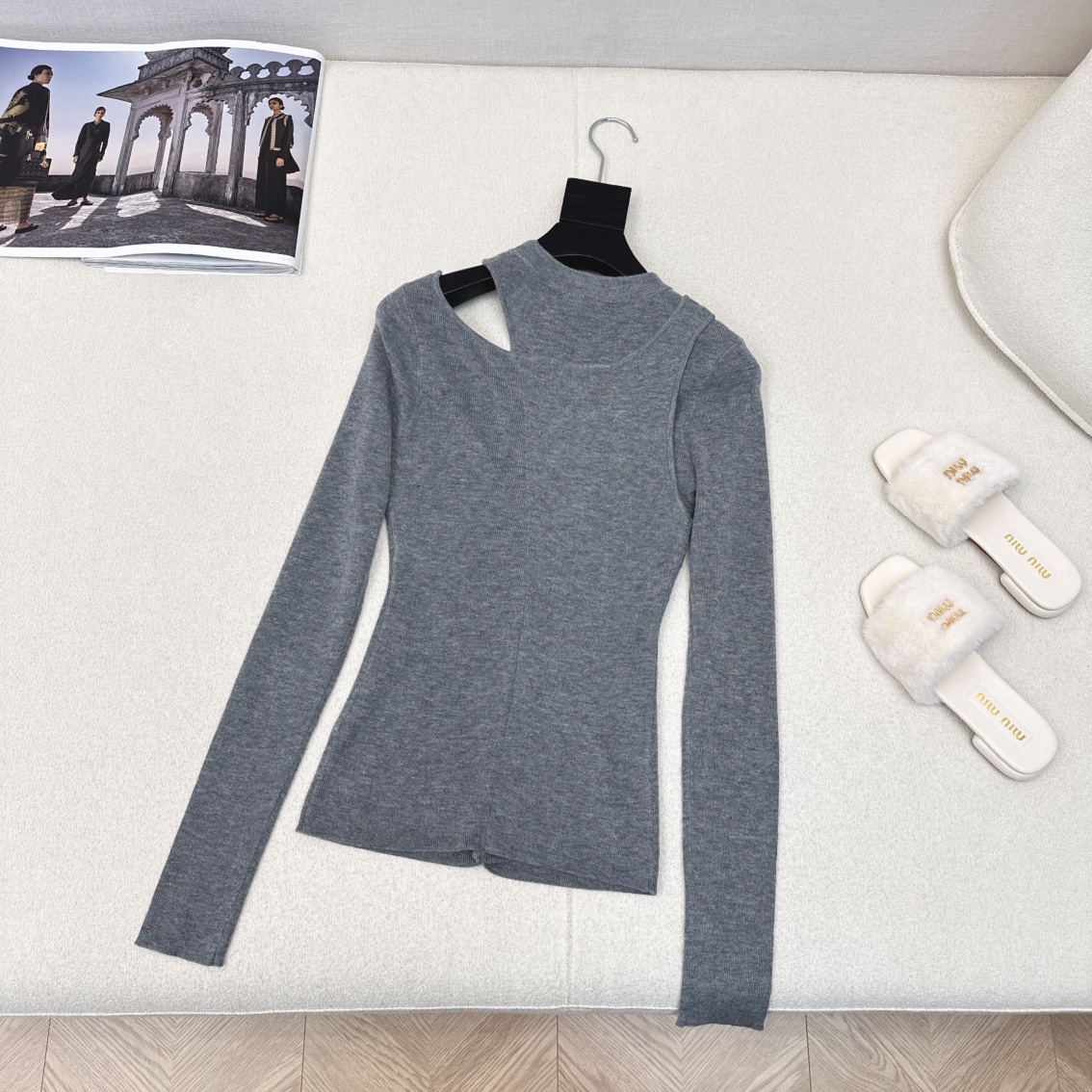 特价🉐️❗️现货齐码❗️不退不换❗️独家首发 CD 🌾————秋冬最新款字母logo刺绣装饰假两件打底衫