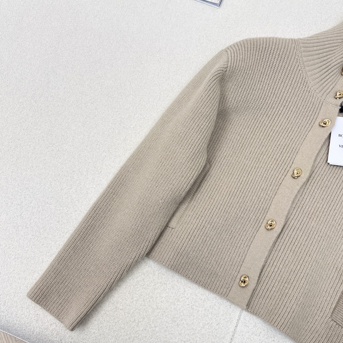 Stylish Single-Size Women’s Clothes: Metal Buttoned-Up Dress, Crocheted Shirts for Autumn/Winter - 图片 5