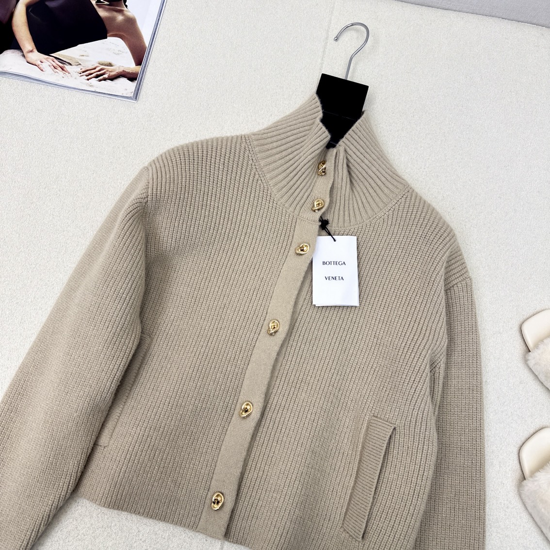 Stylish Single-Size Women’s Clothes: Metal Buttoned-Up Dress, Crocheted Shirts for Autumn/Winter - 图片 2