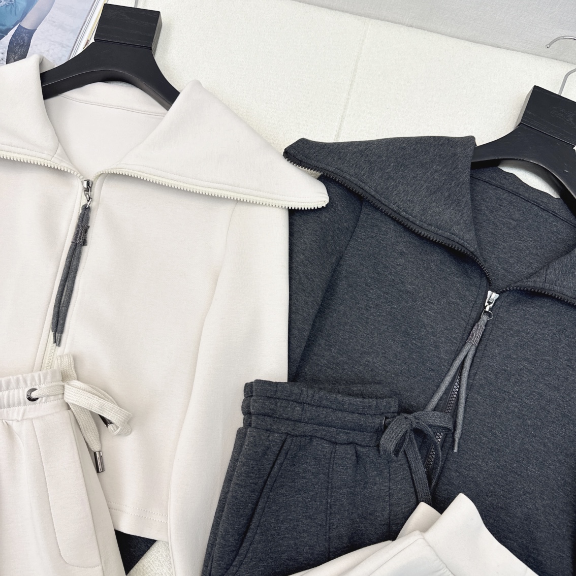 特价🉐️一套❗️SM❗️不退不换❗️独家款～ BC 🌾————秋冬最新款时髦假设计卫衣套装 🩶大翻领休闲