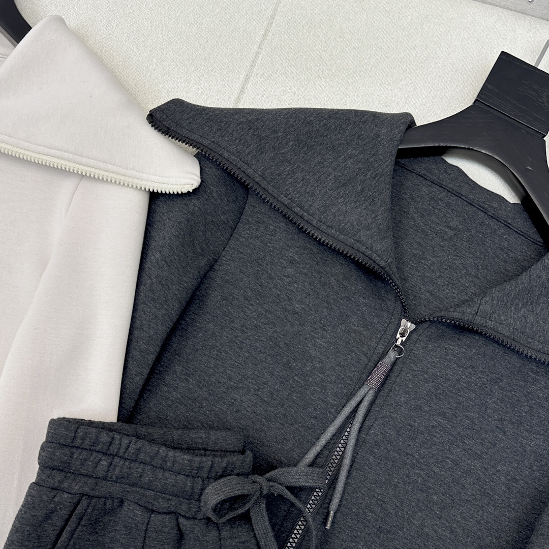 特价🉐️一套❗️SM❗️不退不换❗️独家款～ BC 🌾————秋冬最新款时髦假设计卫衣套装 🩶大翻领休闲