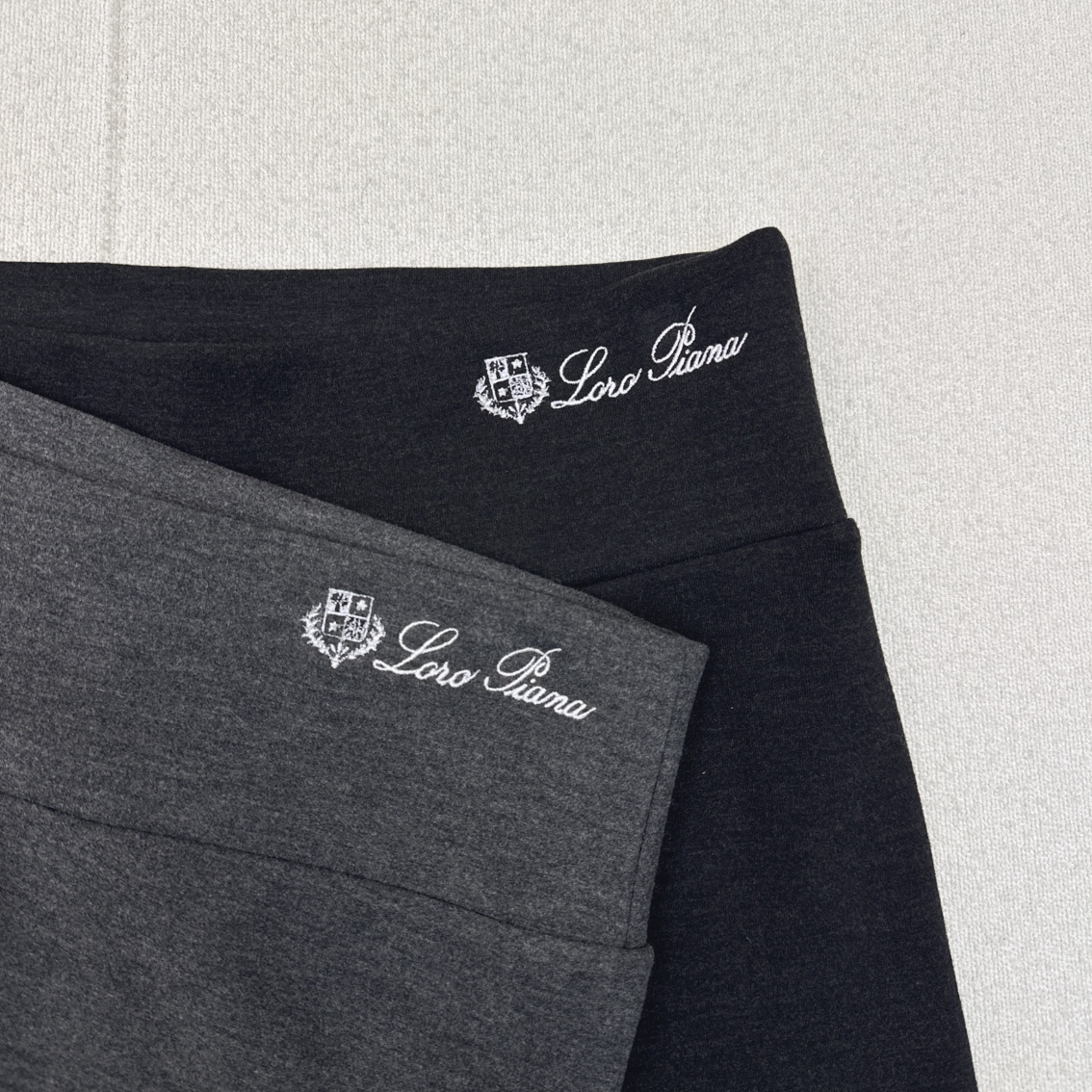 特价🉐️ ❗️现货齐码❗️不退不换❗️入冬必备 lp🆕 ————秋冬最新款高腰加绒打底裤 🖤采用软糯加绒