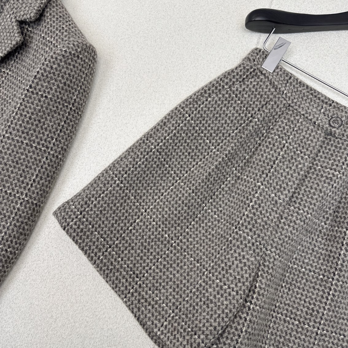 特价🉐️❗️SM❗️不退不换❗️独家首发 C家 25Ss————早春最新走秀同款高级灰套装🩶重工艺立体亮