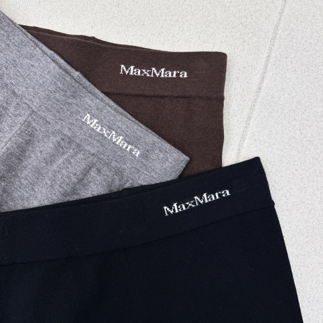 特价🉐️❗️灰色SML❗️不退不换❗️入冬必备 Max 25Ss————秋冬最新款经典logo字母装饰针