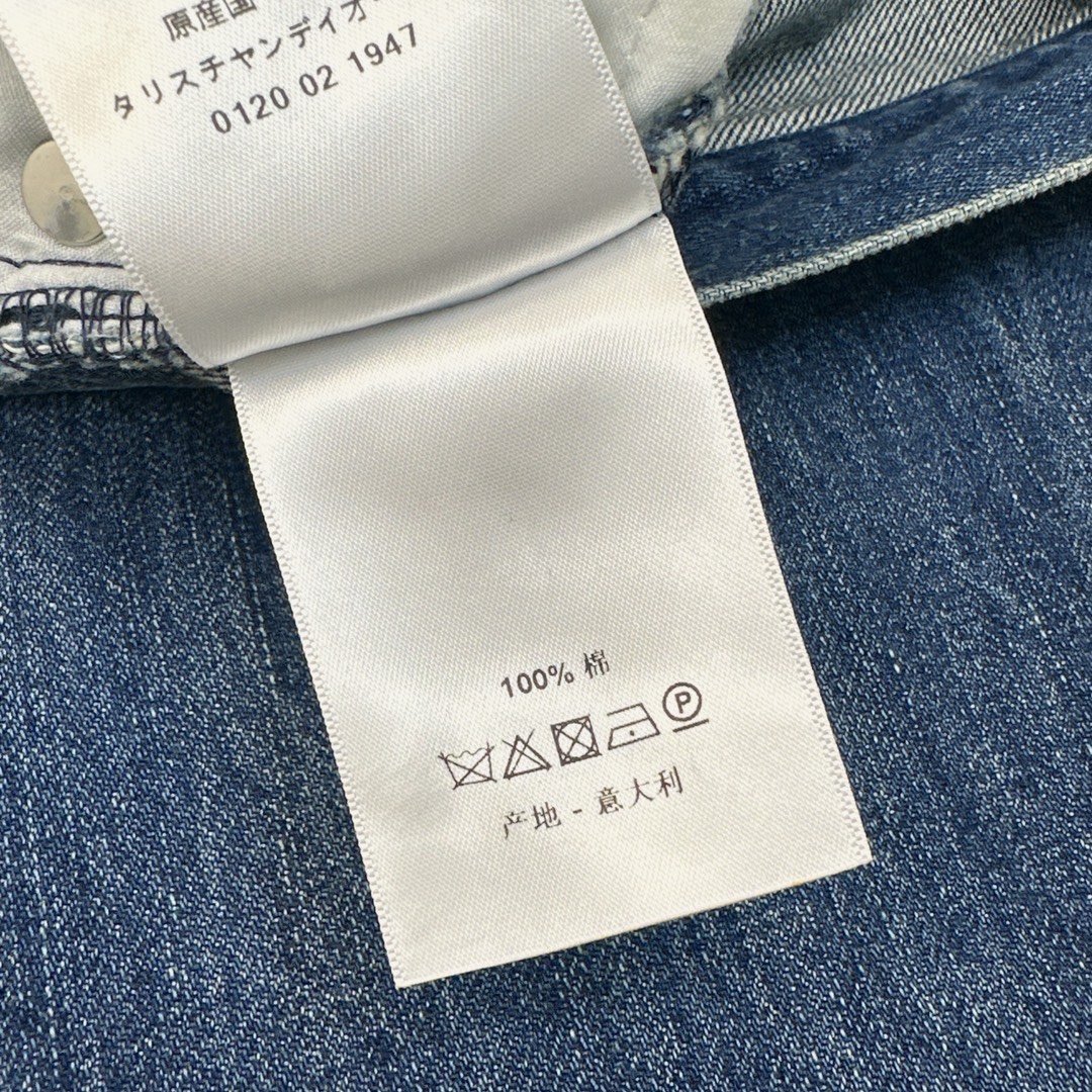 特价🉐️❗️现货齐码❗️不退不换❗️极简穿搭 CD 25Ss————春夏最新款织带翻边装饰牛仔裤 🩵这一