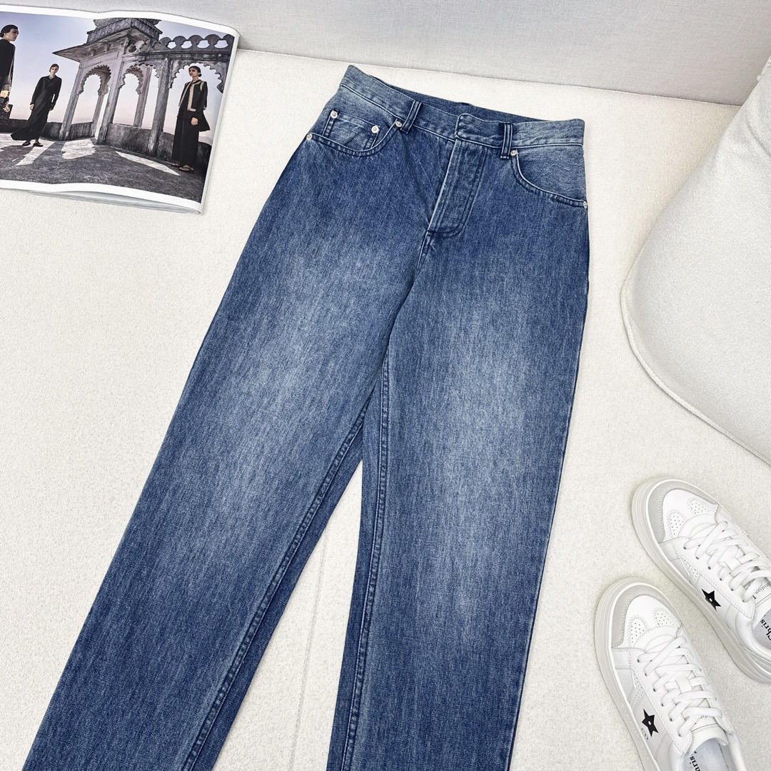 特价🉐️❗️现货齐码❗️不退不换❗️极简穿搭 CD 25Ss————春夏最新款织带翻边装饰牛仔裤 🩵这一