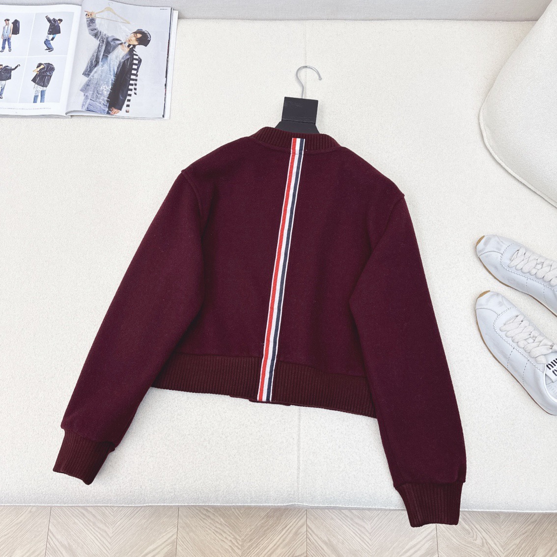 “Original Female Suit with Cuckoo Lace and Flight Jacket: Fashion Highlights” - 图片 8