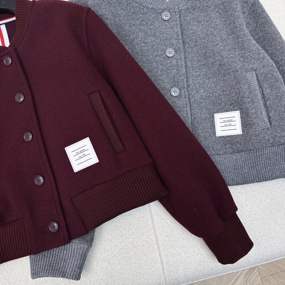 “Original Female Suit with Cuckoo Lace and Flight Jacket: Fashion Highlights” - 图片 4