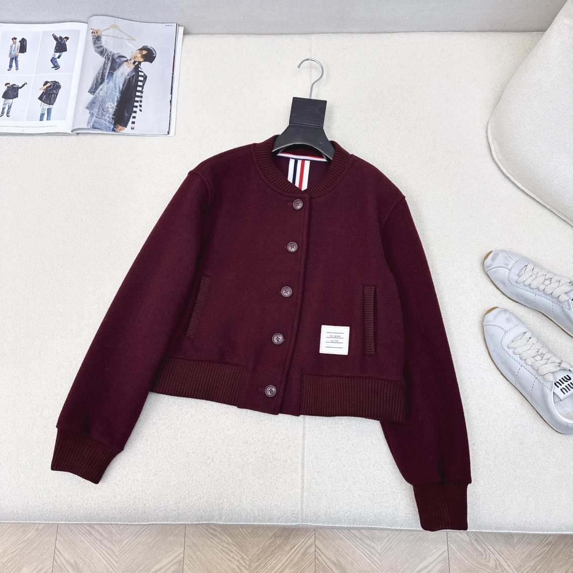 “Original Female Suit with Cuckoo Lace and Flight Jacket: Fashion Highlights” - 图片 7