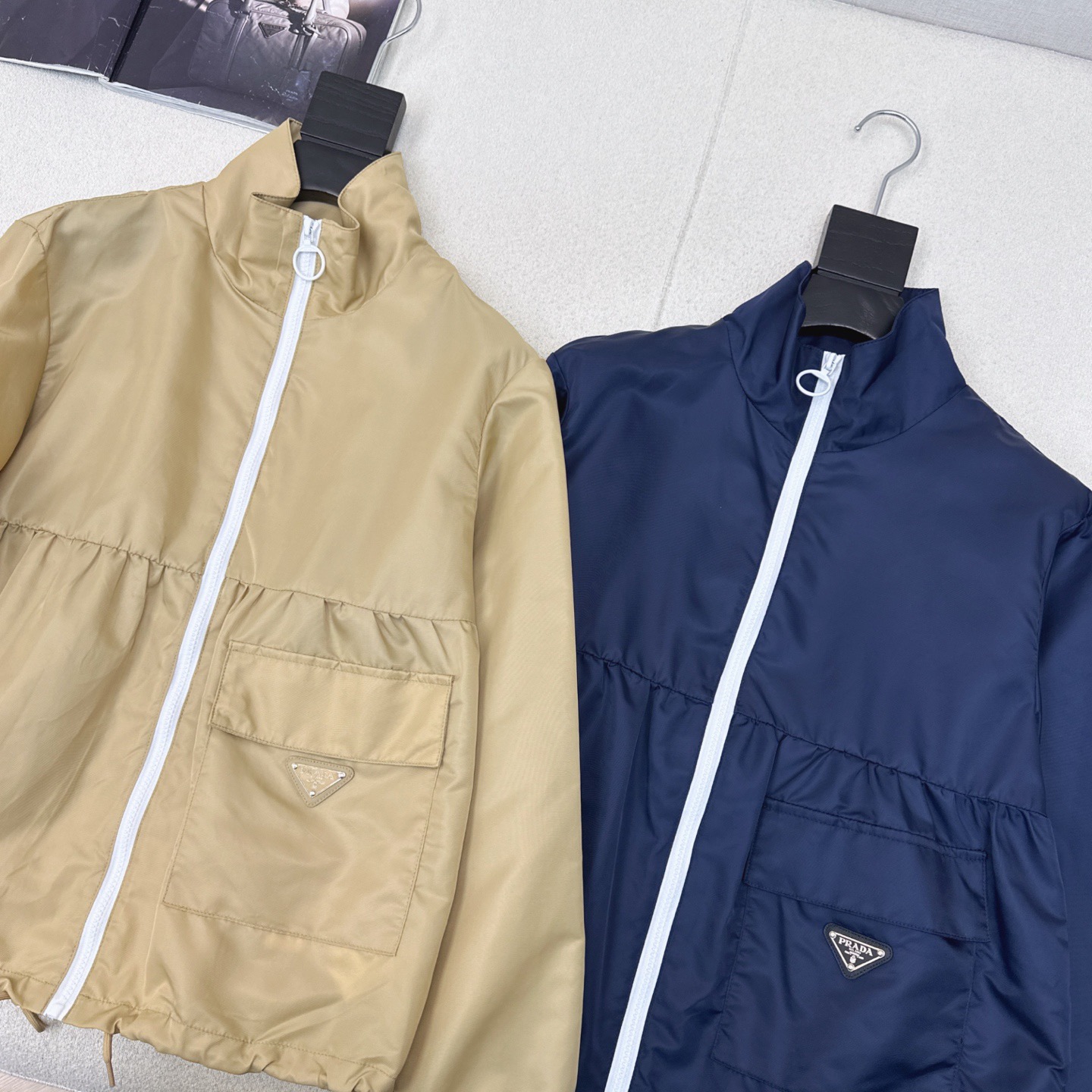 特价🉐️❗️杏色SML❗️不退不换❗️独家首发 PD 25Ss————春夏最新款时髦精穿搭再生尼龙拉链夹