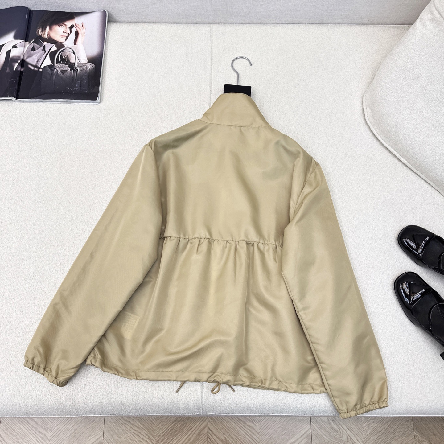 特价🉐️❗️杏色SML❗️不退不换❗️独家首发 PD 25Ss————春夏最新款时髦精穿搭再生尼龙拉链夹