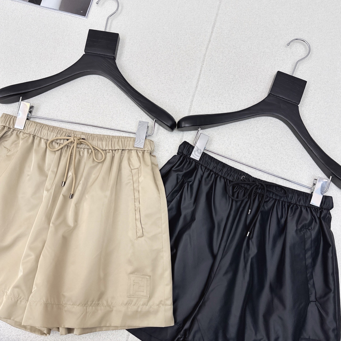 特价🉐️❗️现货齐码❗️不退不换❗️FD 25Ss————春夏最新款时髦风气质一系列套装🖤减龄运动少女风