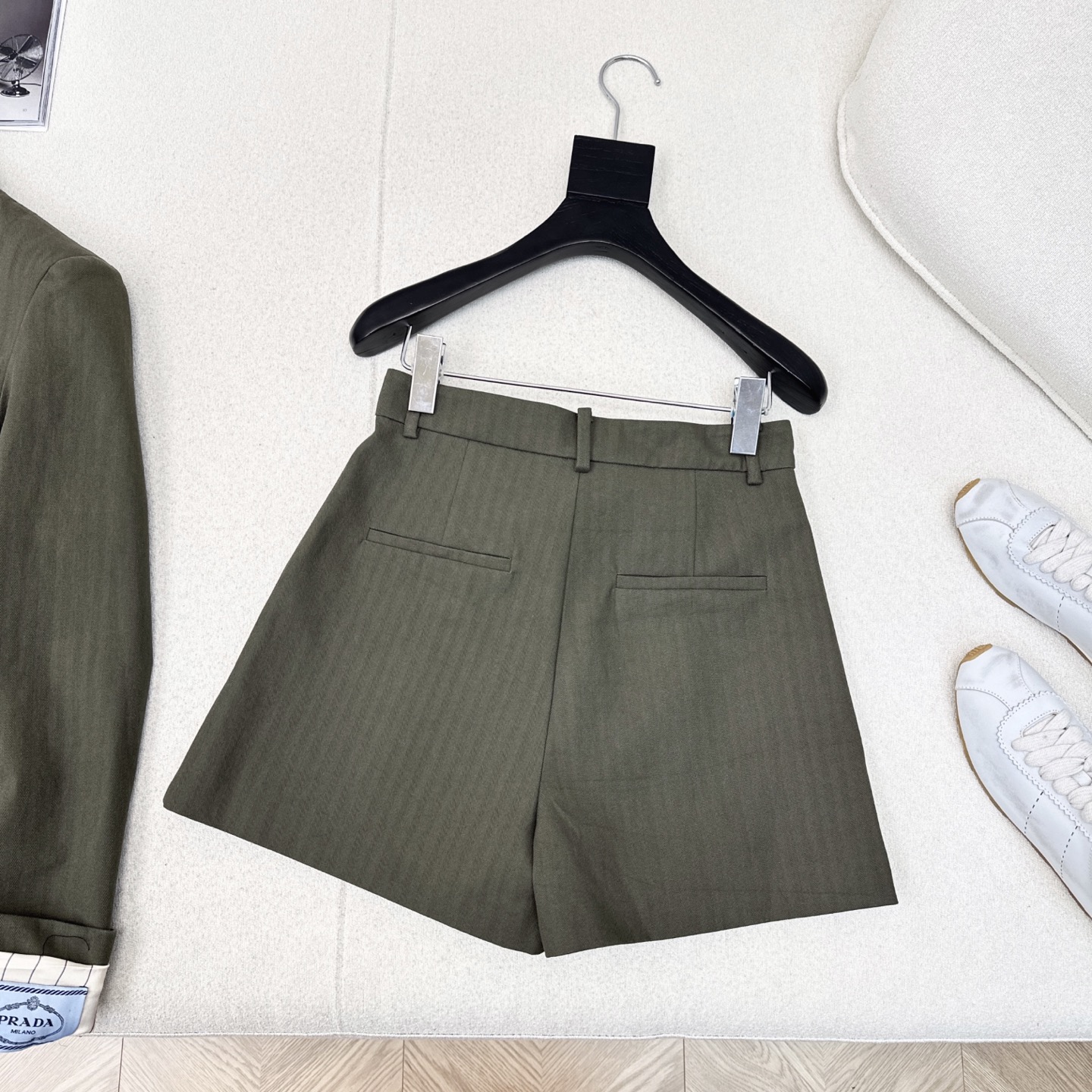 Stylish Autumn Morning Suit with Classic Logo Master Decorations - 图片 8