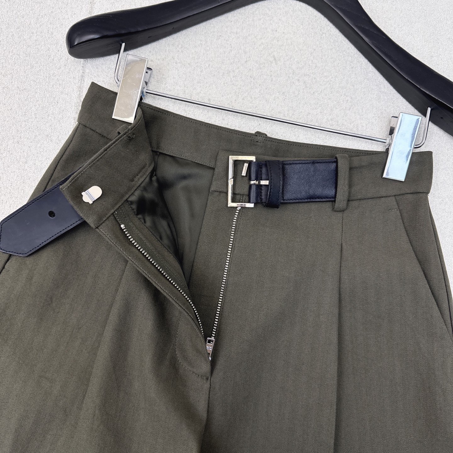 Stylish Autumn Morning Suit with Classic Logo Master Decorations - 图片 6