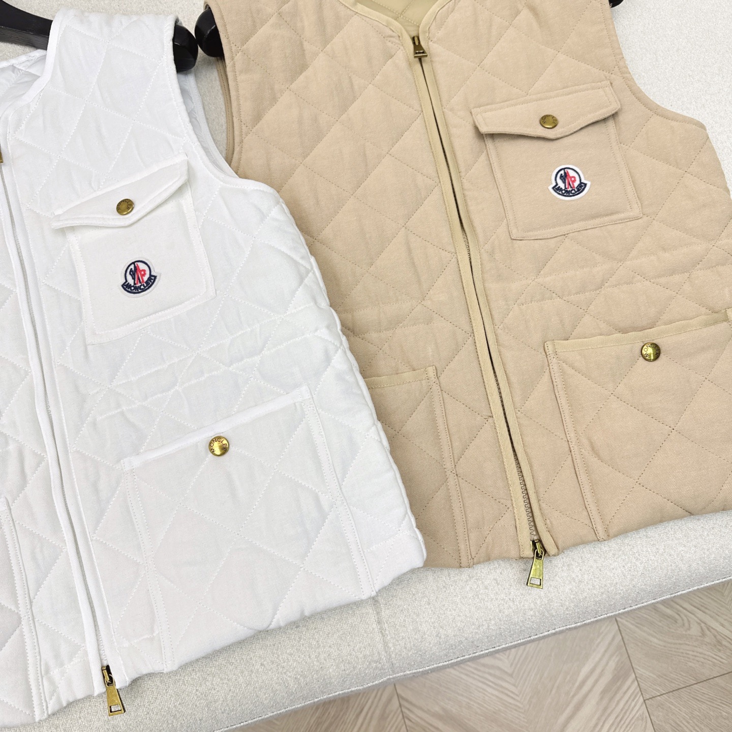 MC 25Ss————秋冬最新款菱形绗缝夹棉无袖马甲🤍定制亚麻面料 yb一致 进口机压线格工艺对格立体剪