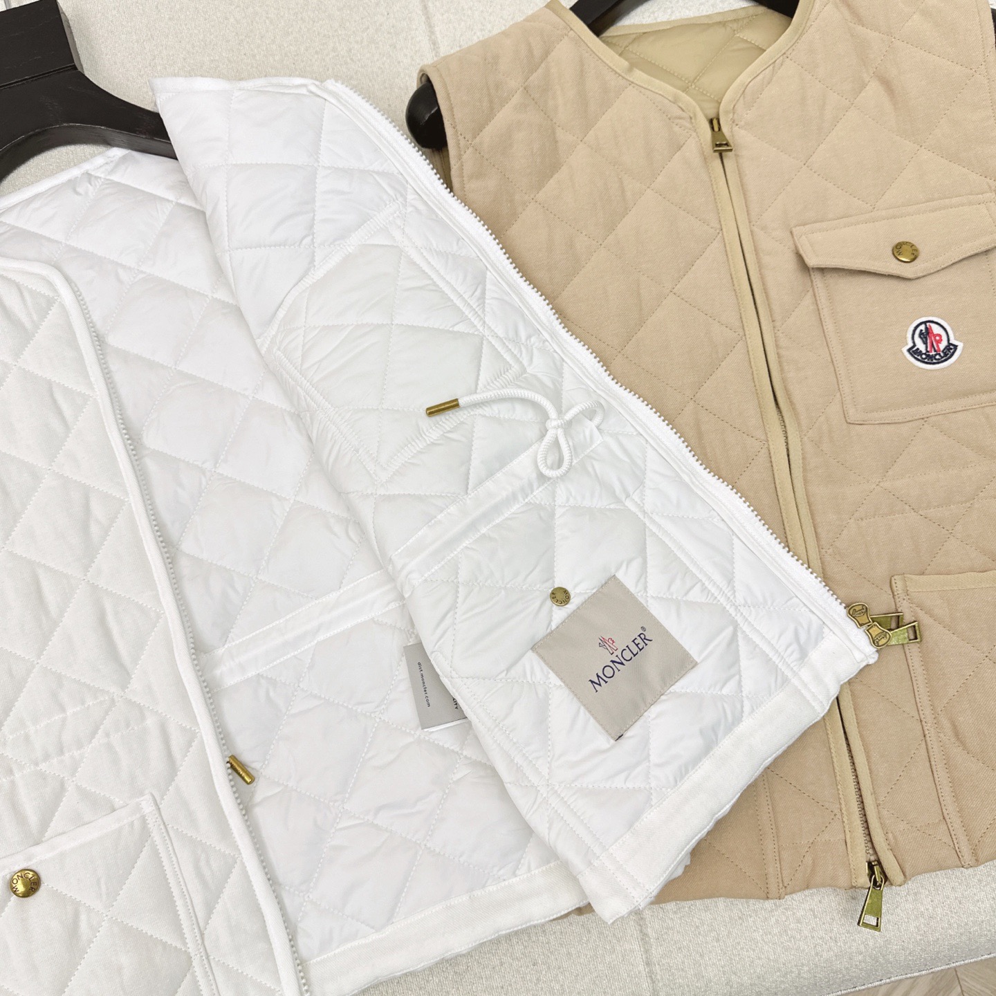 MC 25Ss————秋冬最新款菱形绗缝夹棉无袖马甲🤍定制亚麻面料 yb一致 进口机压线格工艺对格立体剪