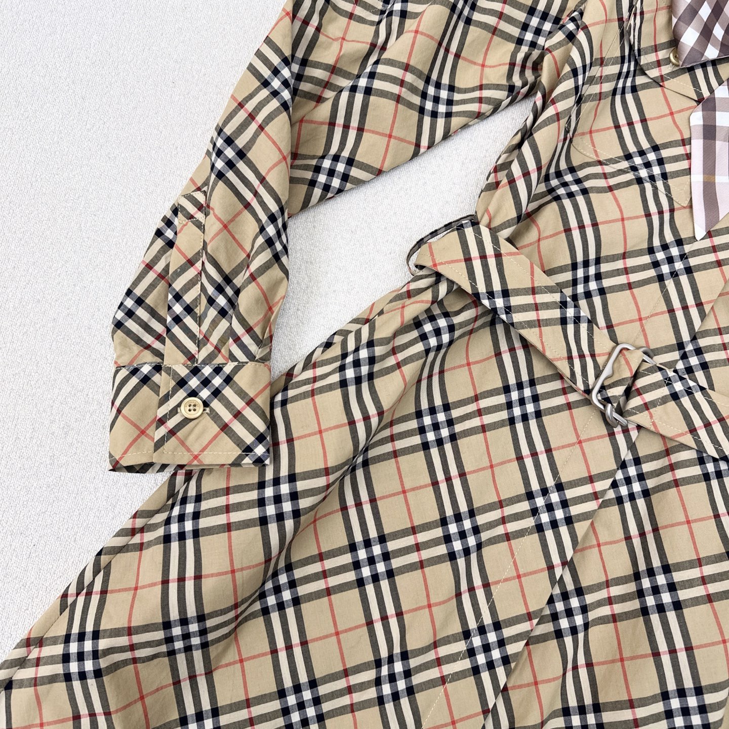 “Stylish Cotton-Silk Shirt Dress with Turban: Early Autumn Fashion Inspiration” - 图片 5