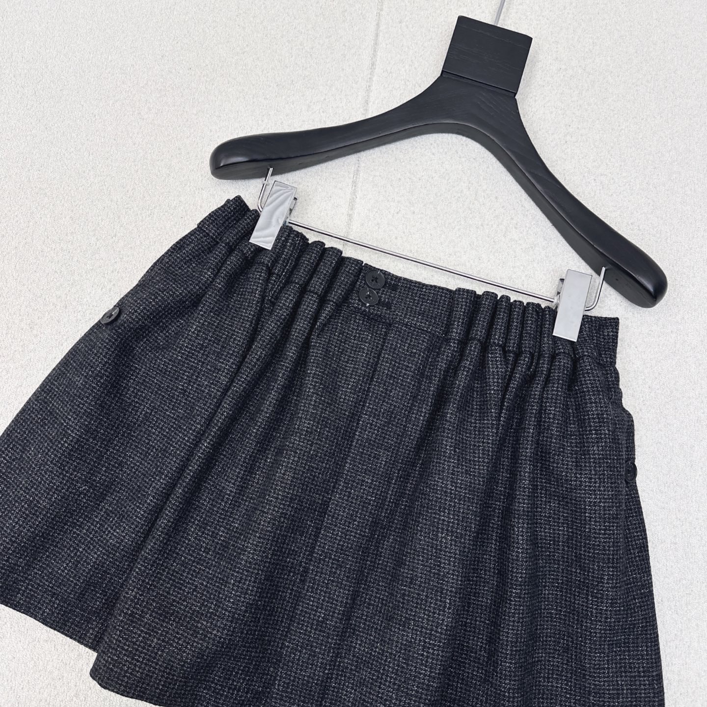 Stylish Scavenging Dress with Anti-Sky Long Leg Design: Latest Metal-Chained Broad-Legged Jeans. - 图片 2