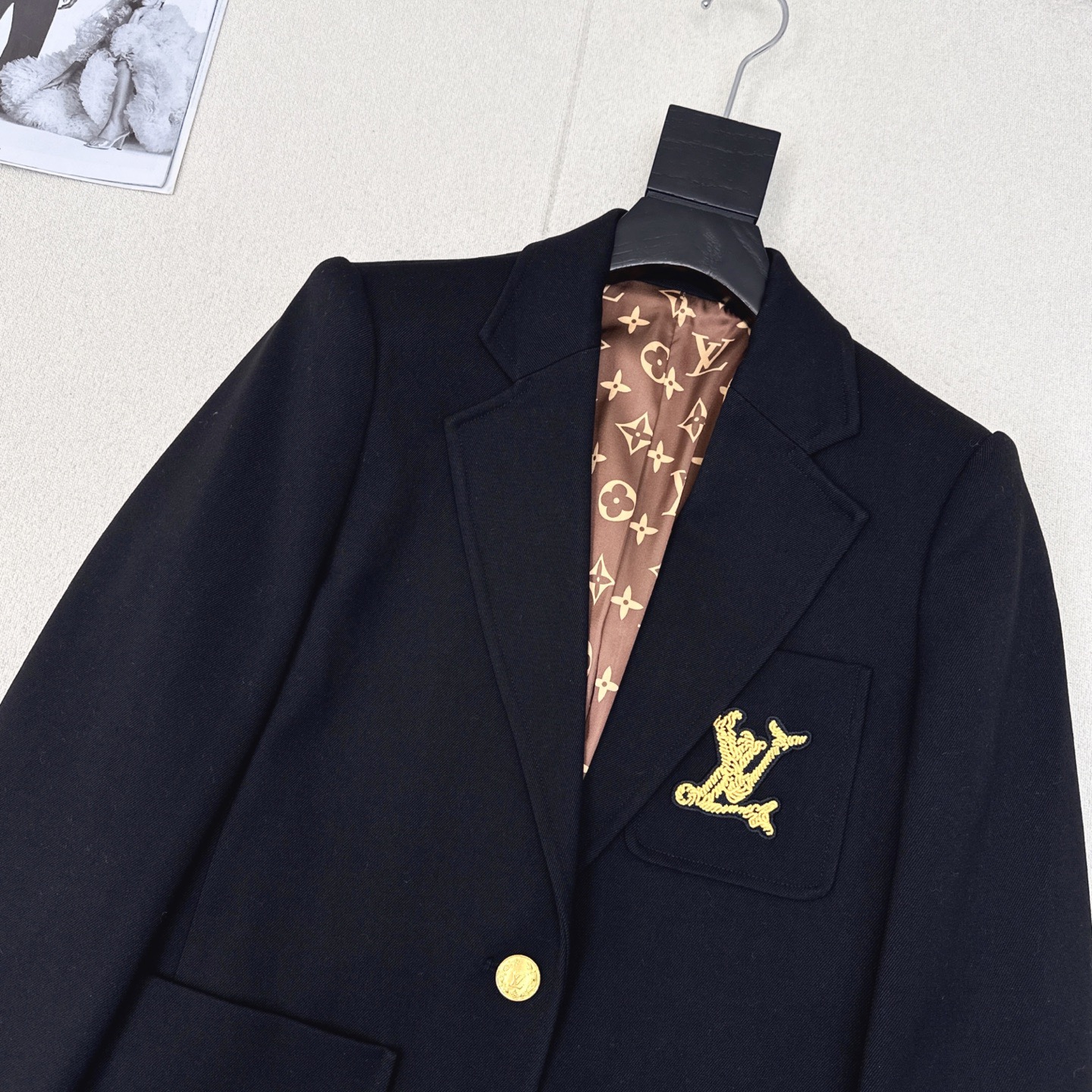 “Autumn Winter Tan Dress Suit with Stylish Design and Classic Flair” - 图片 3