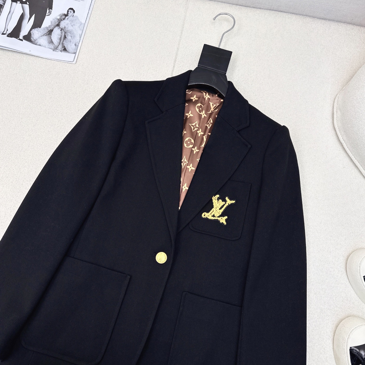 “Autumn Winter Tan Dress Suit with Stylish Design and Classic Flair” - 图片 2
