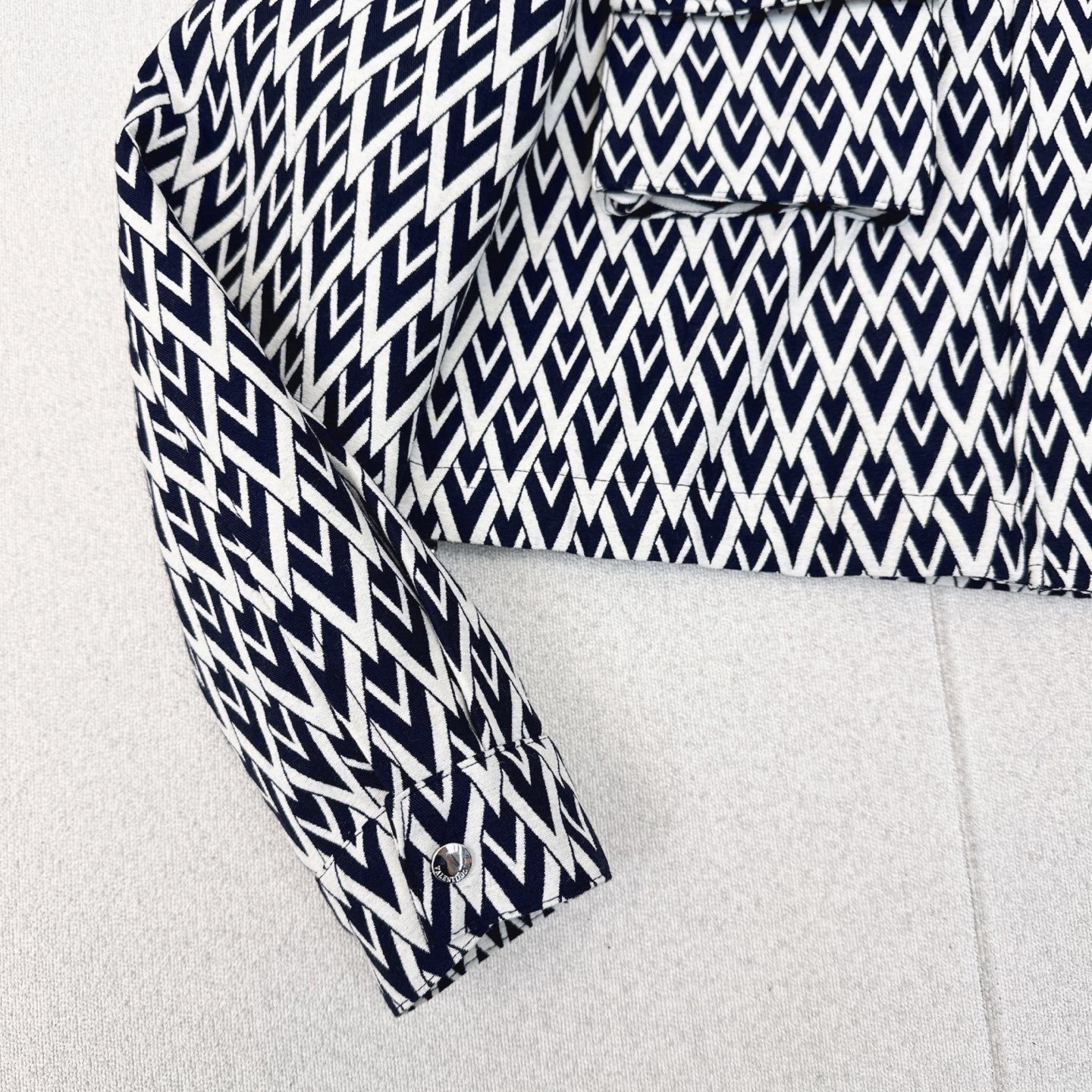 Title: P816 VLTN 25Ss Women’s Suit Launch Summary Summary: P816 VLTN 25Ss women’s suit features stylish design, custom fabric, removable hat - 图片 6