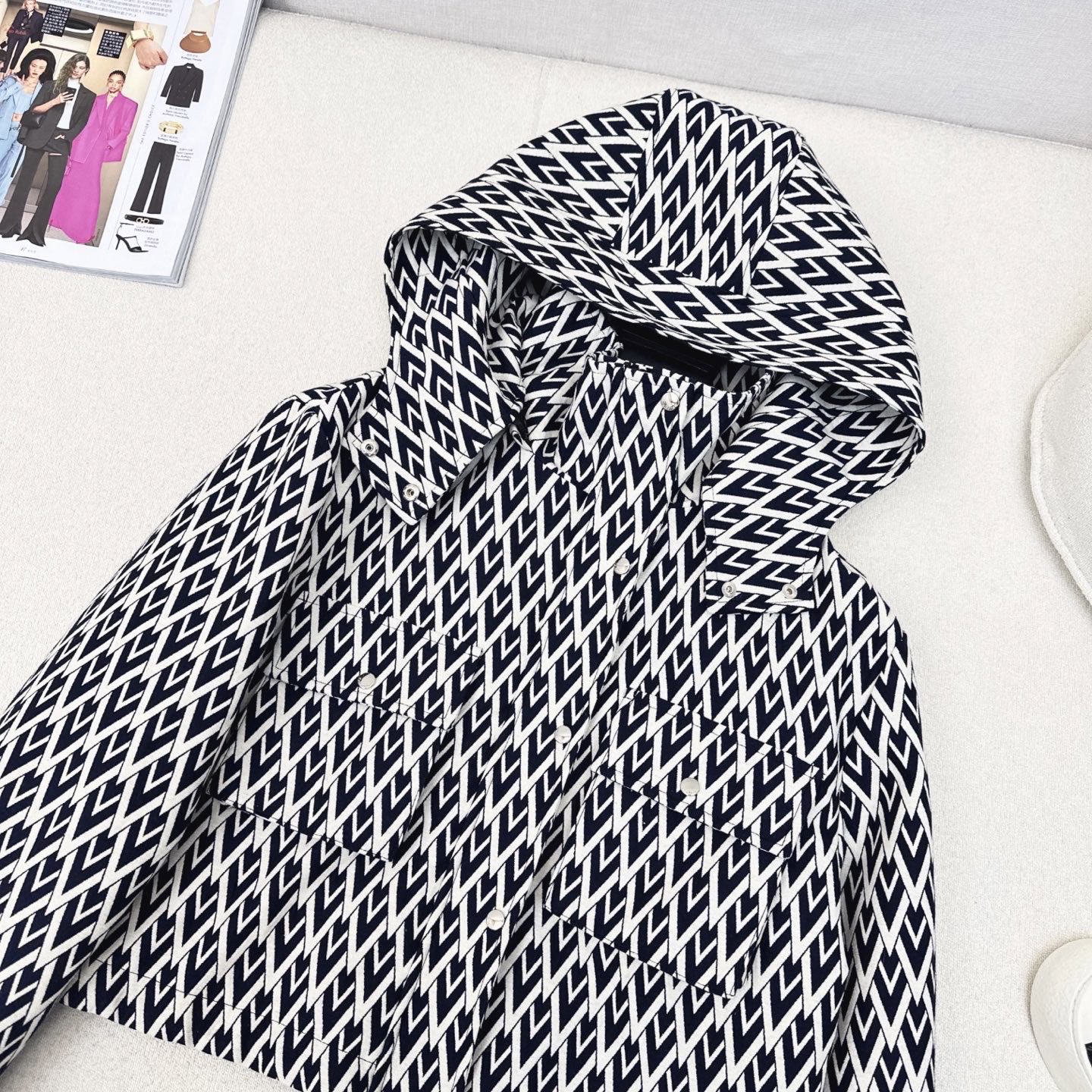 Title: P816 VLTN 25Ss Women’s Suit Launch Summary Summary: P816 VLTN 25Ss women’s suit features stylish design, custom fabric, removable hat - 图片 2