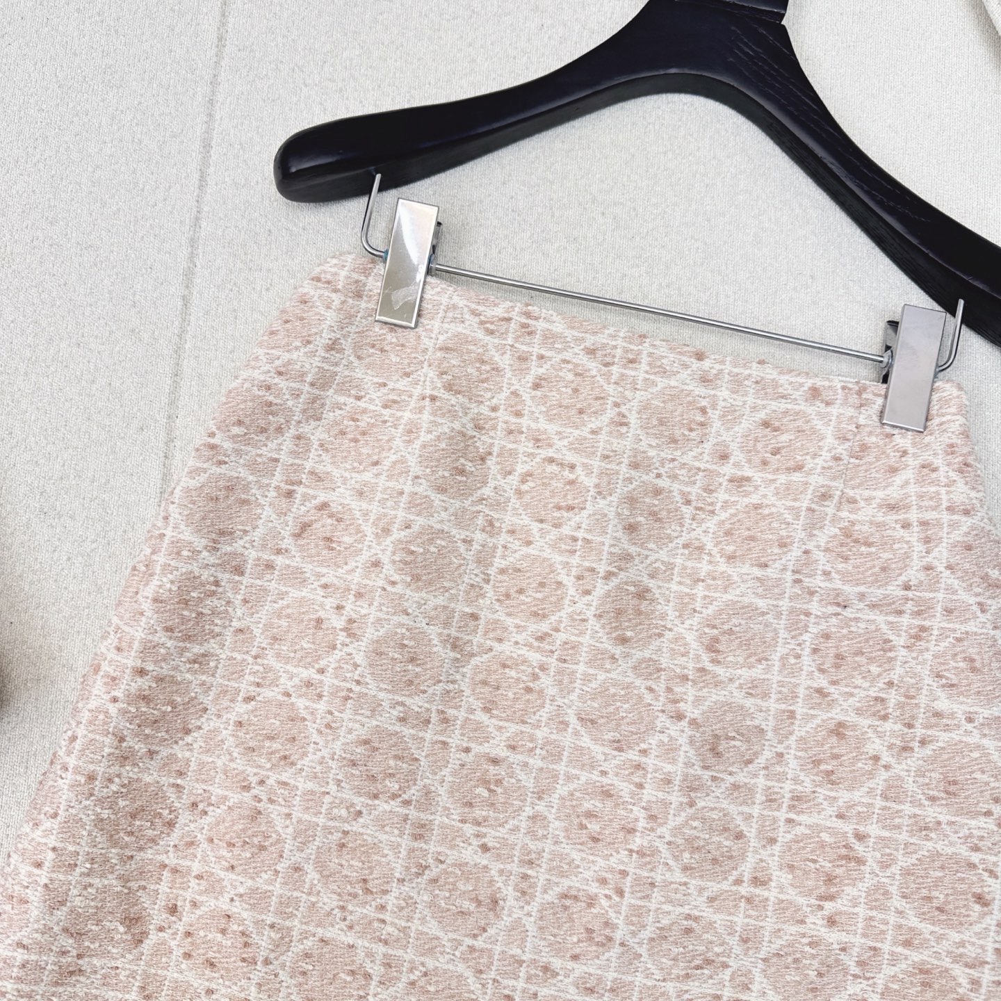 特价🉐️❗️现货齐码❗️不退不换❗️优雅名媛气质 CD 25Ss————早秋最新款菱格编织套装 🩷翻领短