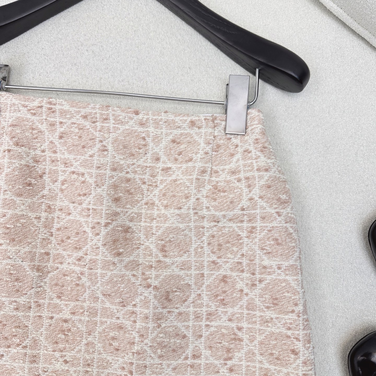 特价🉐️❗️现货齐码❗️不退不换❗️优雅名媛气质 CD 25Ss————早秋最新款菱格编织套装 🩷翻领短