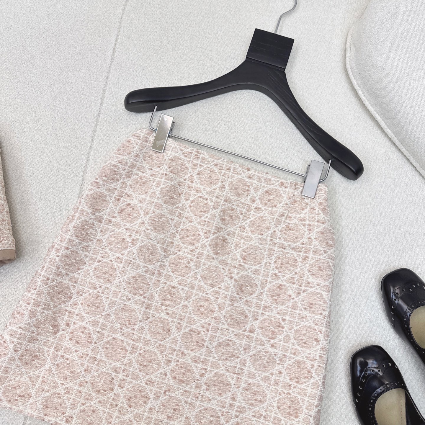 特价🉐️❗️现货齐码❗️不退不换❗️优雅名媛气质 CD 25Ss————早秋最新款菱格编织套装 🩷翻领短