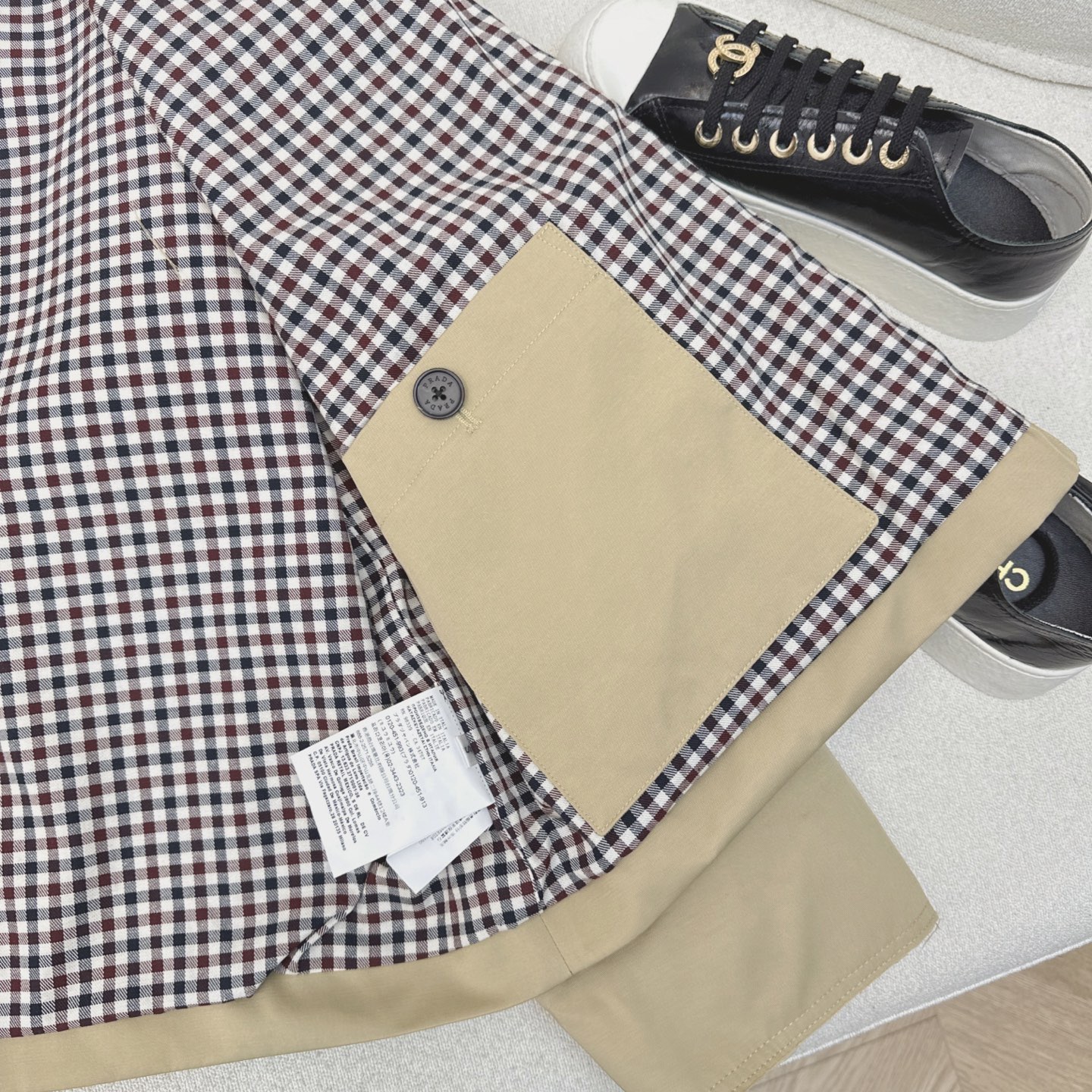 独家款～ PD ————最新款帅气时髦套装🤎棒球服立领外套+半裙 挺括感很好的风衣面料 工装风和机能风相