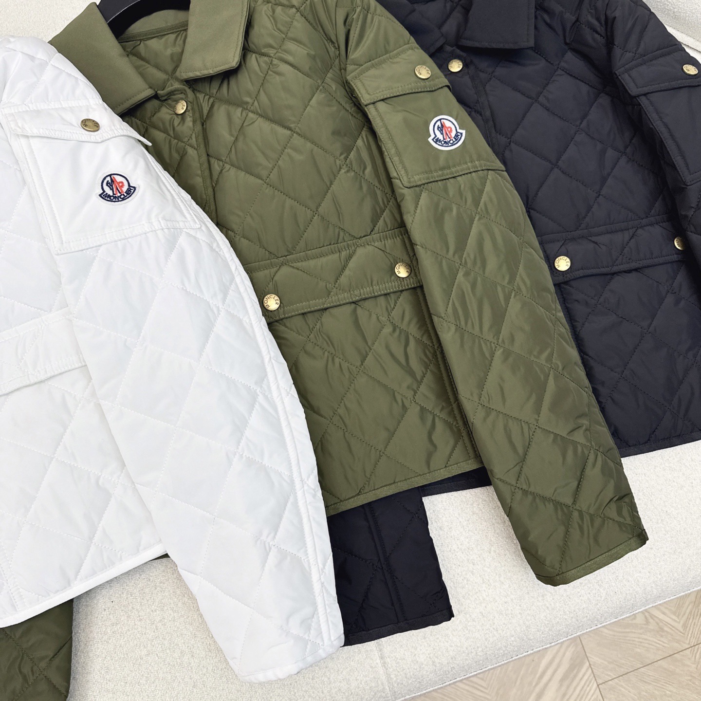 爆单款推荐 Mc 25Ss————秋冬最先款菱形绗缝夹棉短款棉服小外套🤍气质翻领双口袋小短款设计 减龄少