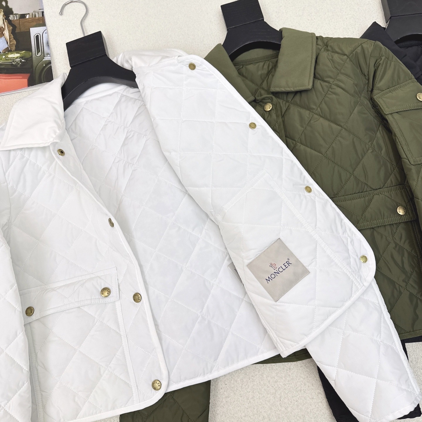 爆单款推荐 Mc 25Ss————秋冬最先款菱形绗缝夹棉短款棉服小外套🤍气质翻领双口袋小短款设计 减龄少