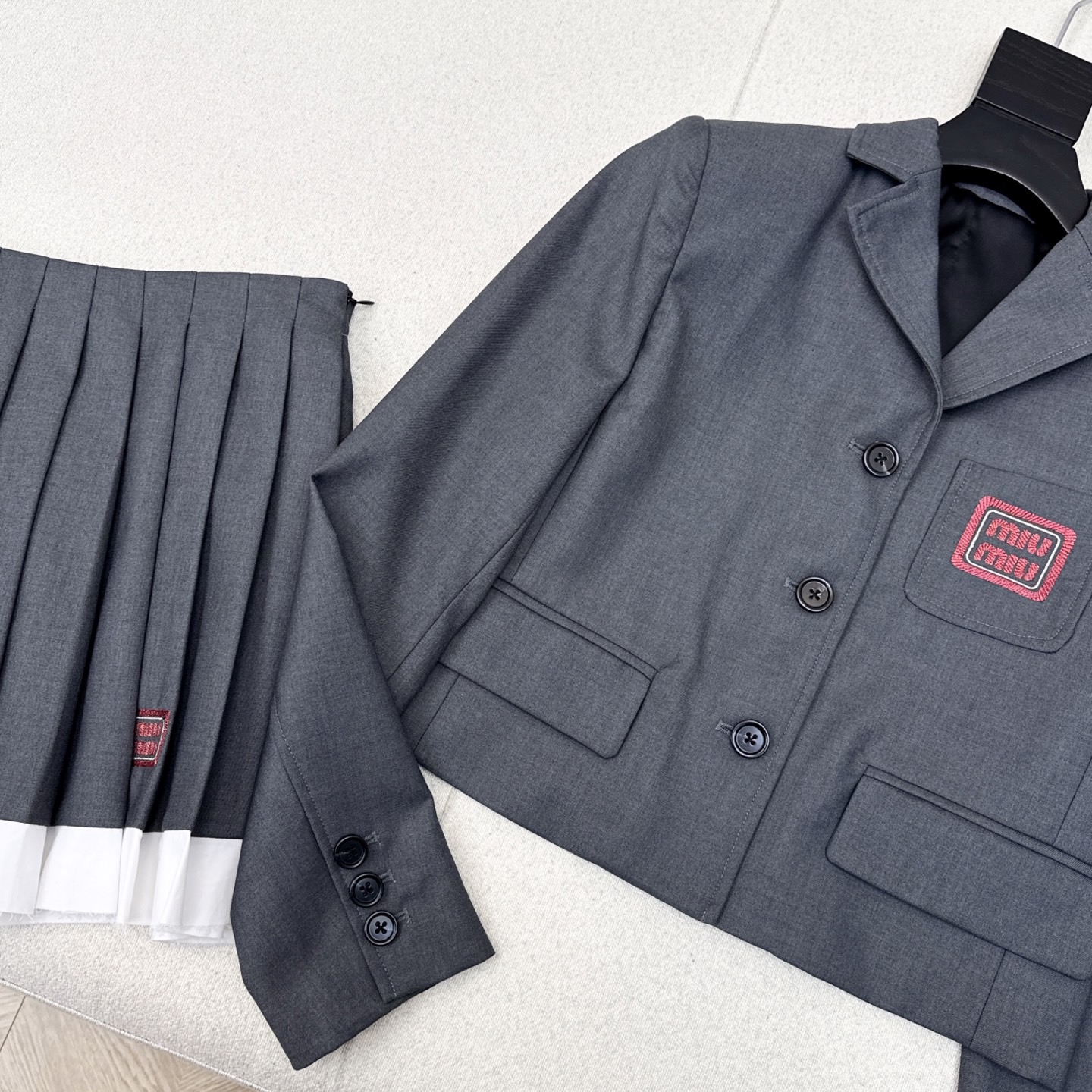 减龄学院风 Miu 26Ss————秋冬最新款缪系减龄穿搭套装🩶小短款西装外套 甜酷风减龄穿搭Look～