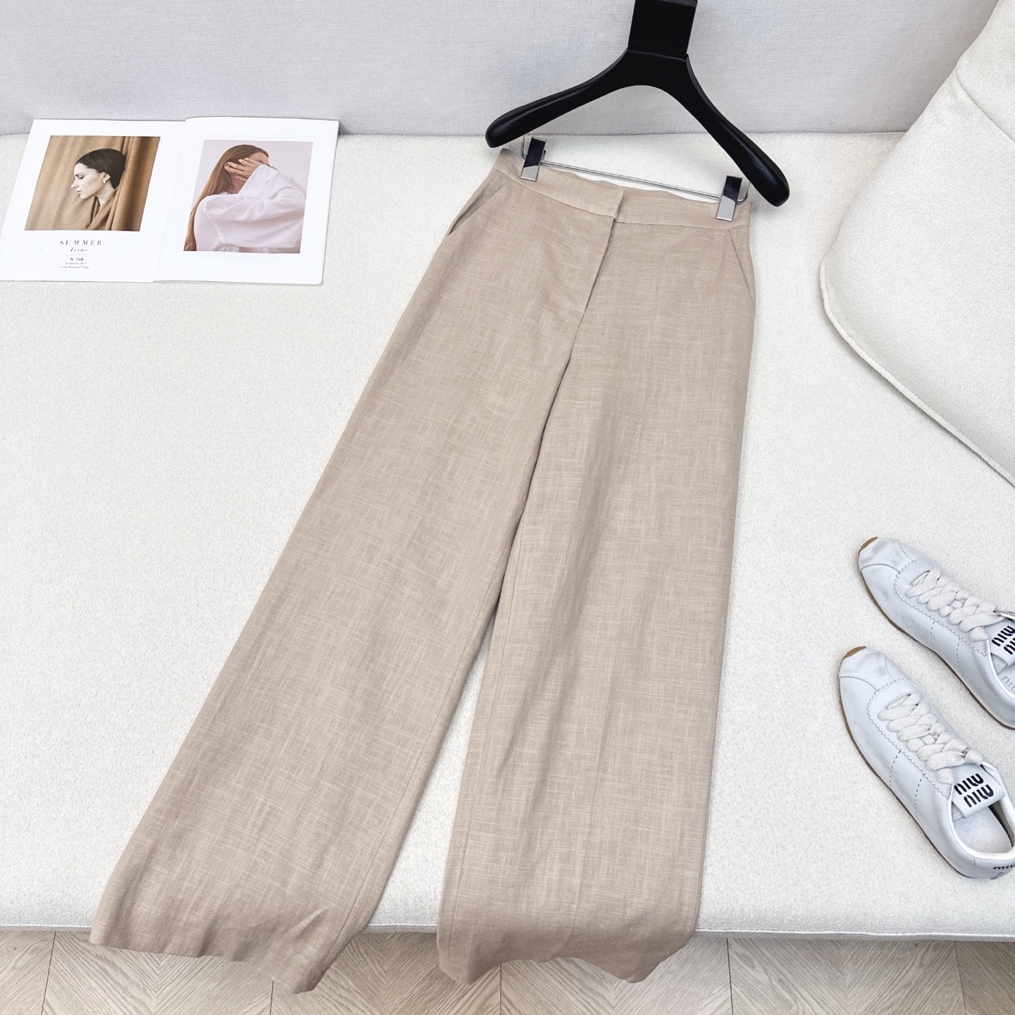 “Women’s Clothing: Original Single Packing with 3D-Style Monoliths and Live Color Distribution” - 图片 4