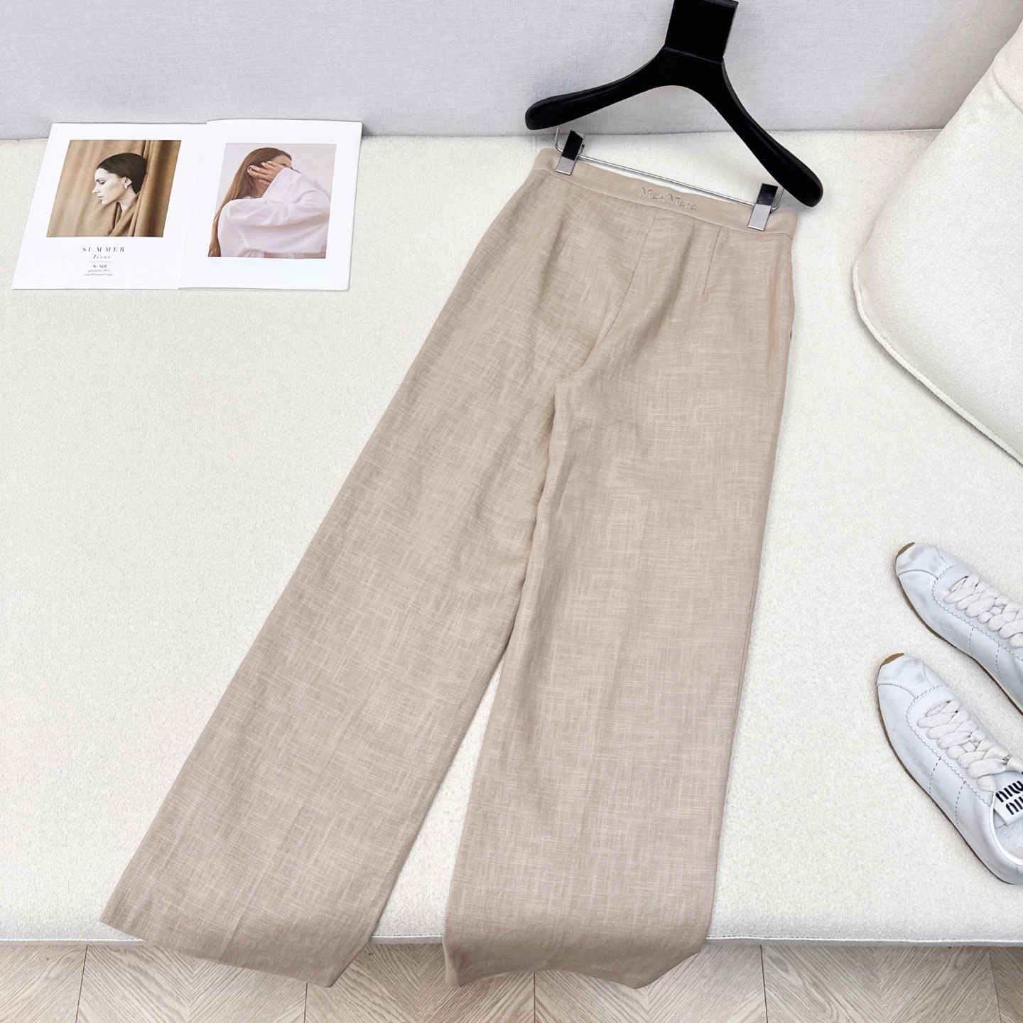 “Women’s Clothing: Original Single Packing with 3D-Style Monoliths and Live Color Distribution” - 图片 5