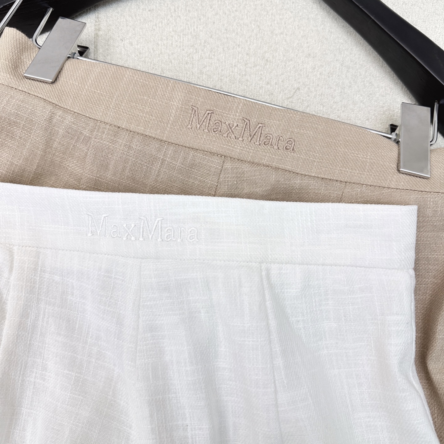 “Women’s Clothing: Original Single Packing with 3D-Style Monoliths and Live Color Distribution” - 图片 2