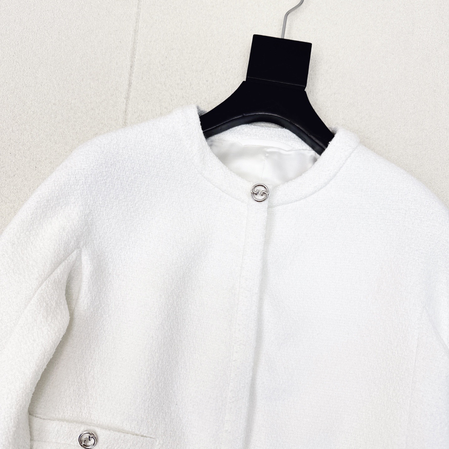 Gucci Women's White Cropped Jacket & Mini Skirt Set - Elegant & Chic 6 i1755192160635 2191 0 5