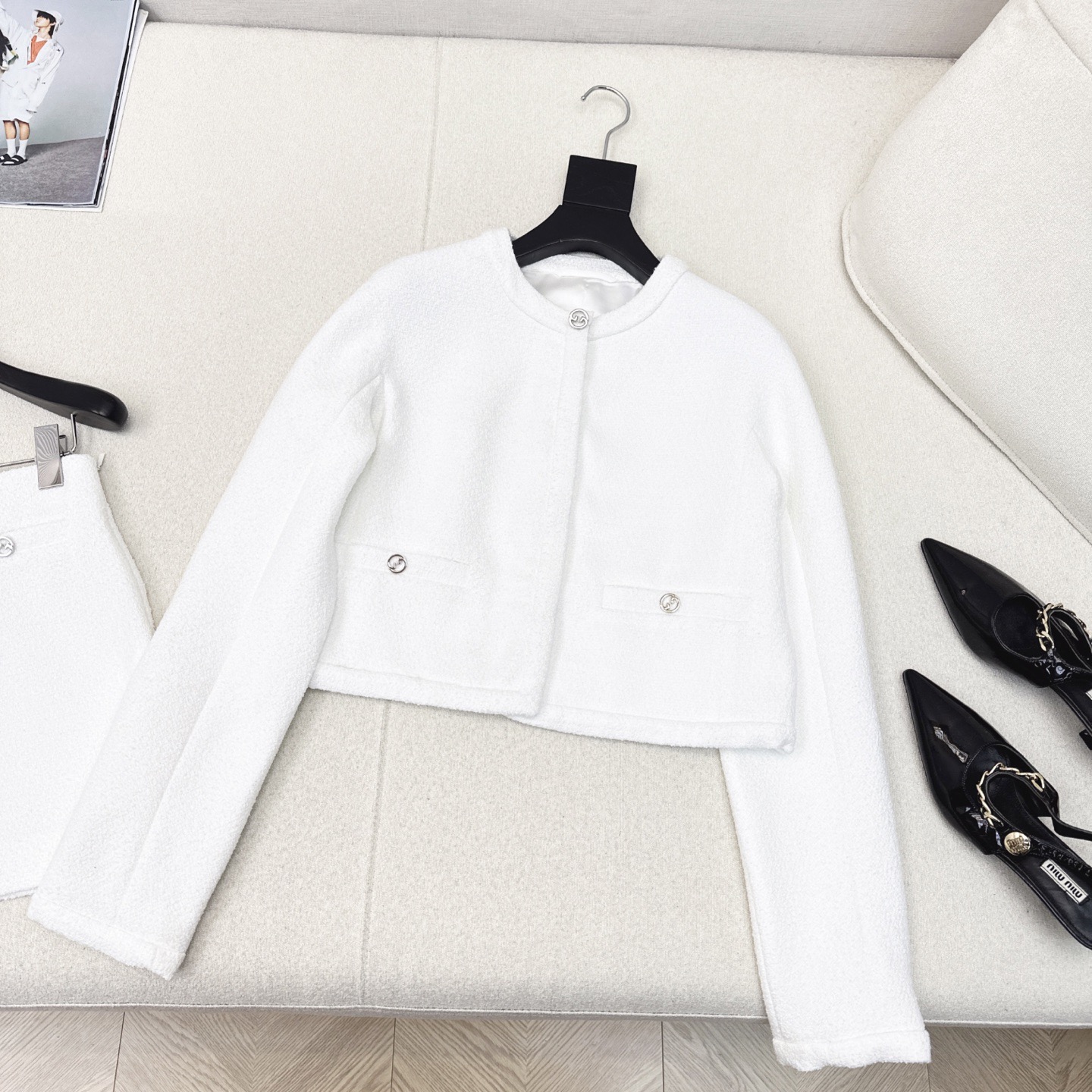 Gucci Women's White Cropped Jacket & Mini Skirt Set - Elegant & Chic 4 i1755192160635 9039 0 3