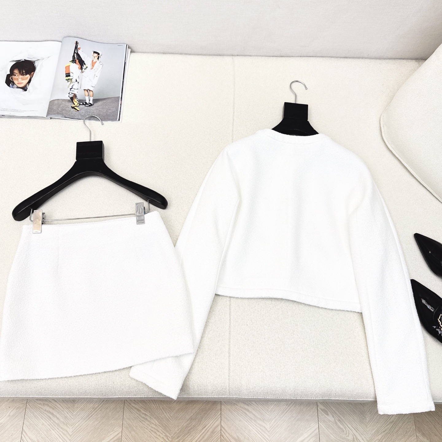 Gucci Women's White Cropped Jacket & Mini Skirt Set - Elegant & Chic 9 i1755192161466 5932 0 8