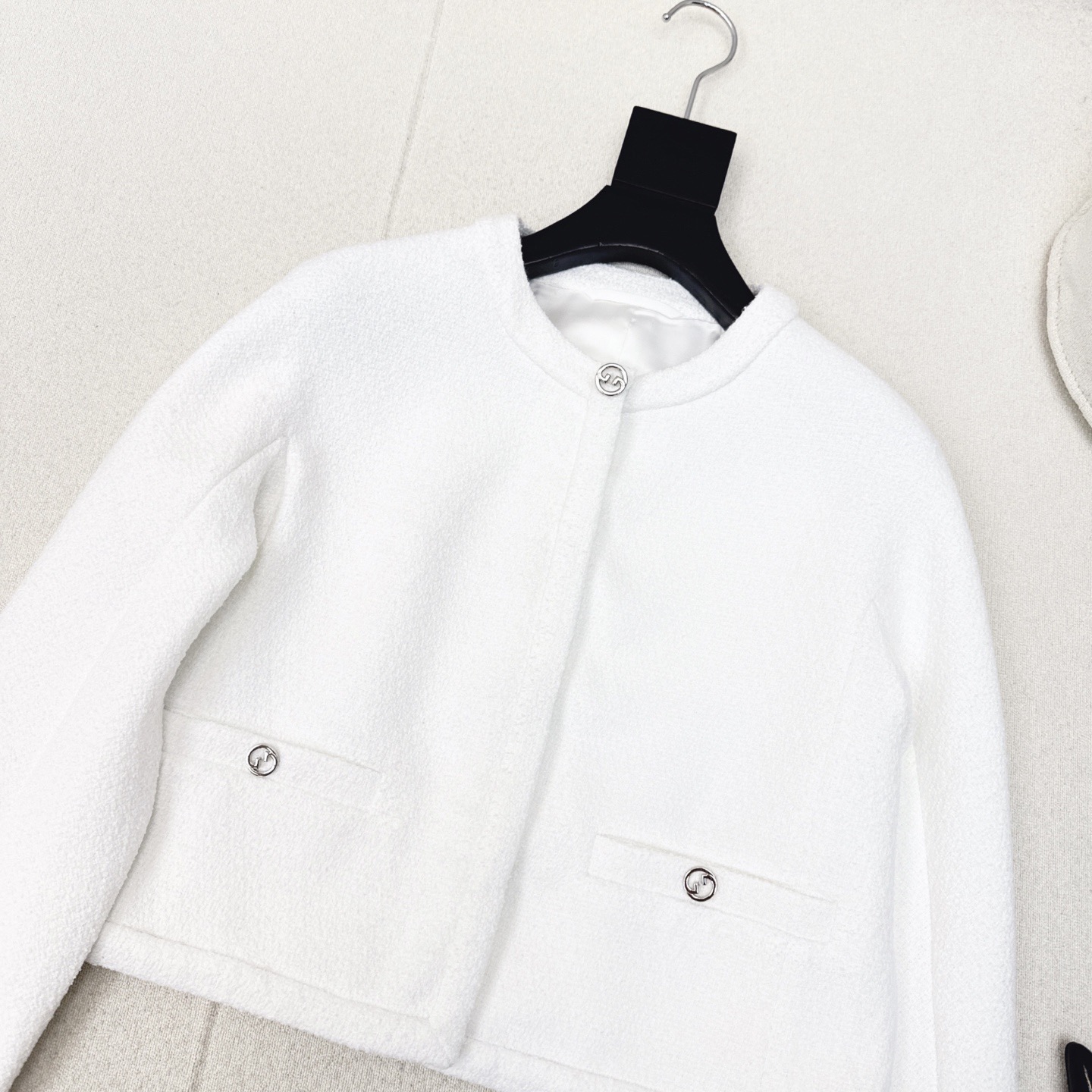 Gucci Women's White Cropped Jacket & Mini Skirt Set - Elegant & Chic 5 i1755192161467 3576 0 4