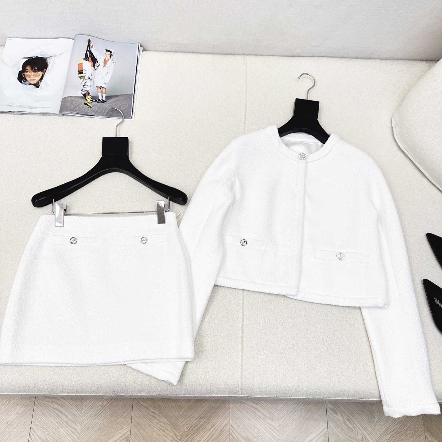 Gucci Women's White Cropped Jacket & Mini Skirt Set - Elegant & Chic 1 i1755192161468 1347 0 0