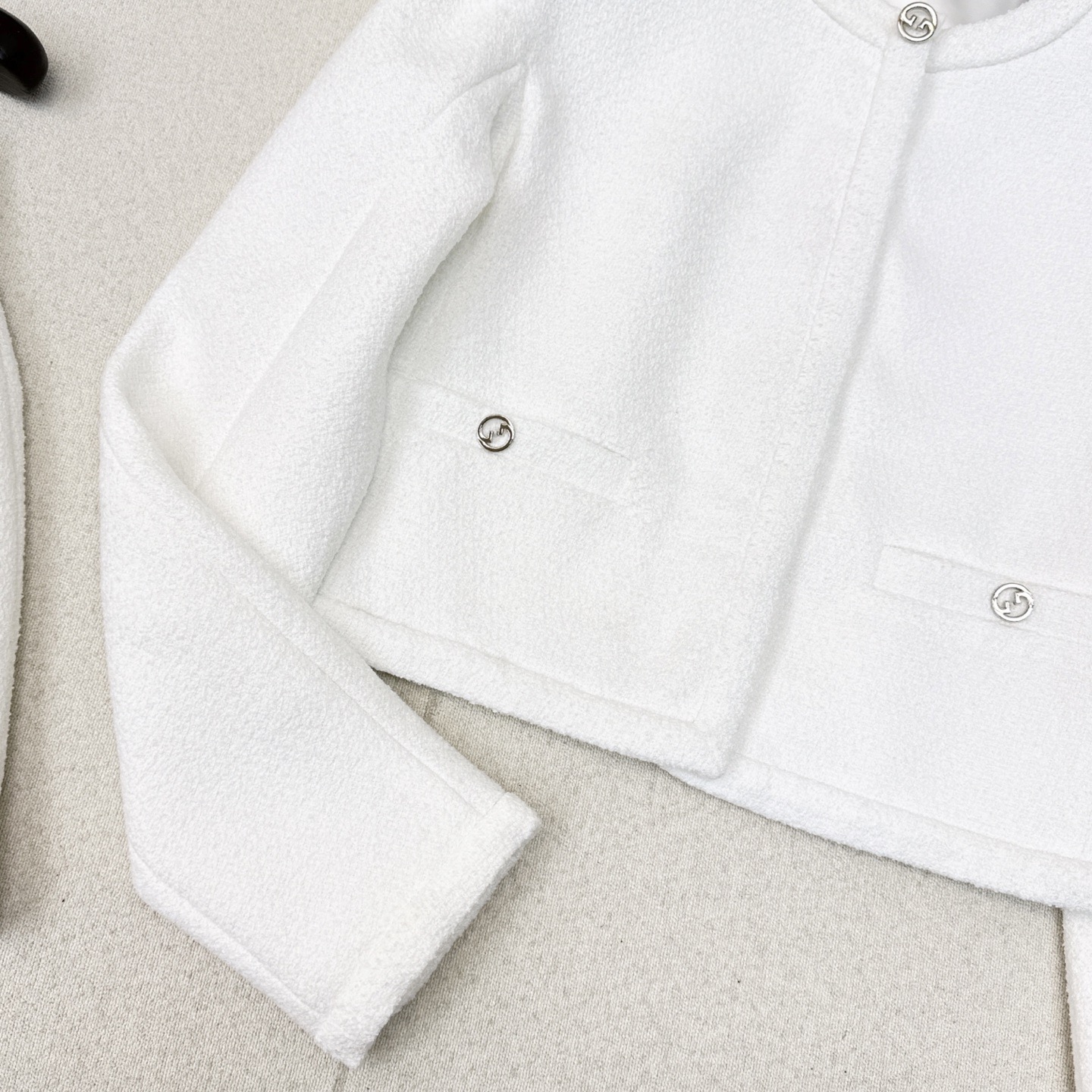Gucci Women's White Cropped Jacket & Mini Skirt Set - Elegant & Chic 7 i1755192161471 5869 0 6