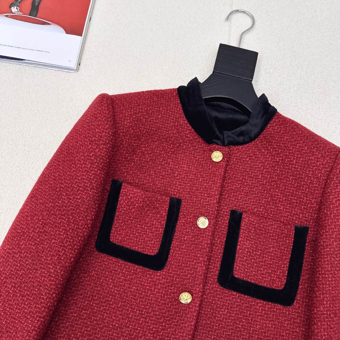 特价🉐️ ❗️现货齐码❗️不退不换❗️复古调调 C家 Ss————秋冬最新款丝绒领子拼接复古红小外套 ♥