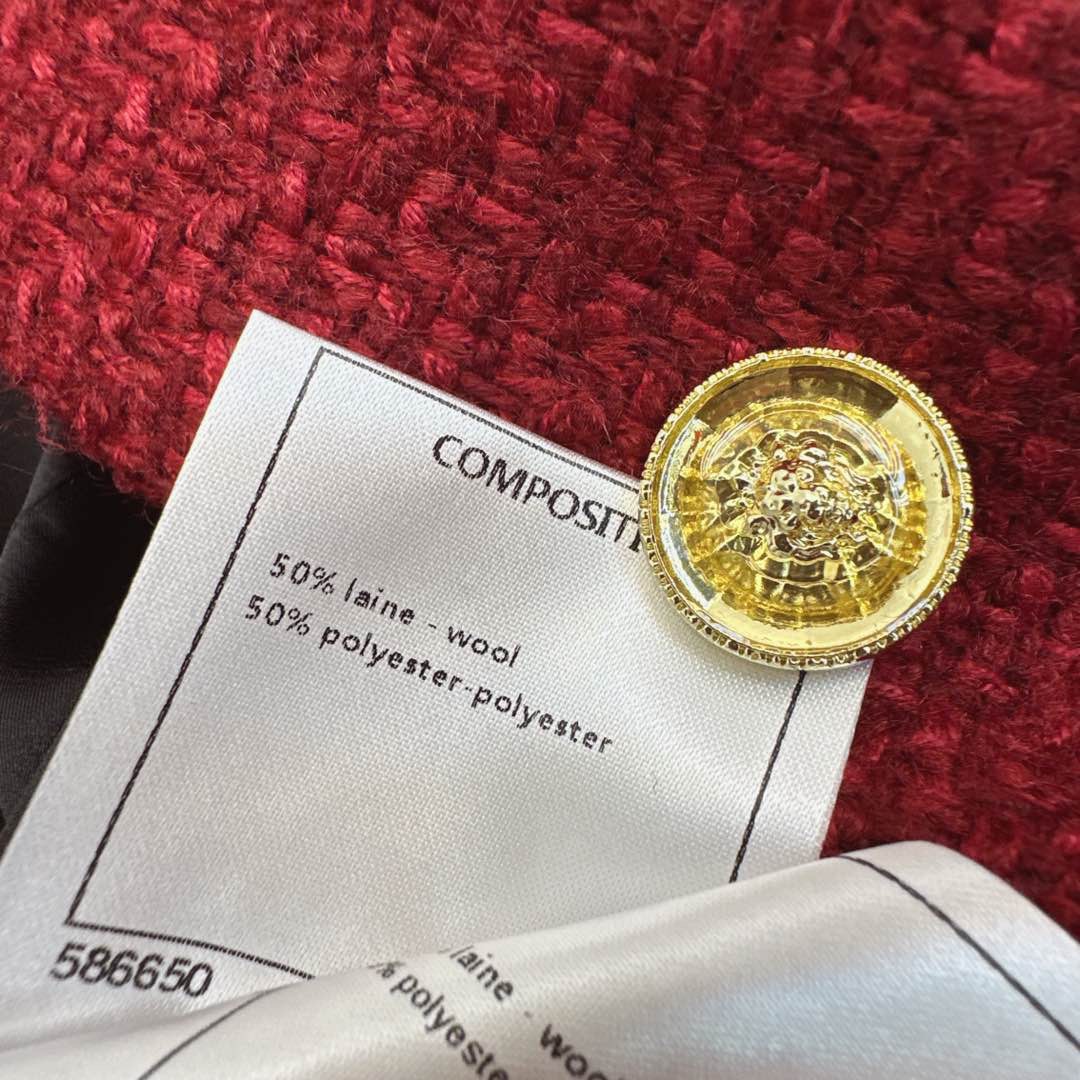 特价🉐️ ❗️现货齐码❗️不退不换❗️复古调调 C家 Ss————秋冬最新款丝绒领子拼接复古红小外套 ♥