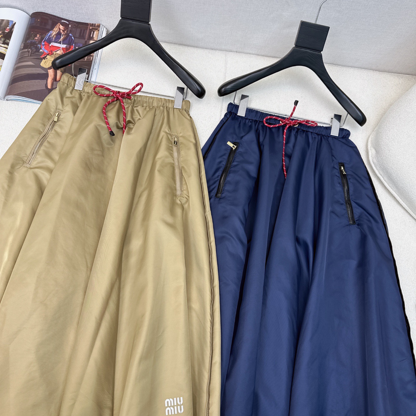 特价🉐️❗️现货齐码❗️不退不换❗️独家首发 Miu 25Ss————早秋最新款时髦缪系穿搭尼龙套装🤎双